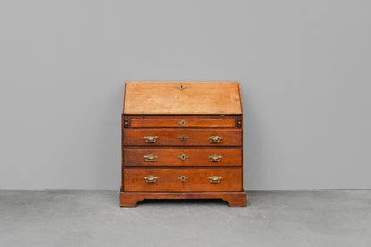 Biedermeier Schrägklappen-Sekretär in Eiche - erste Hälfte des 19.Jahrhunderts