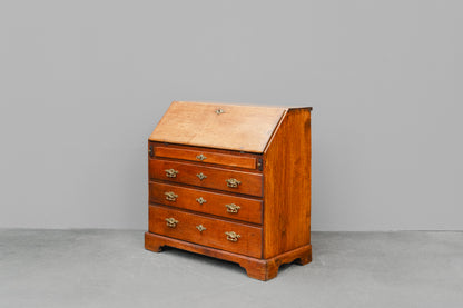 Biedermeier Schrägklappen-Sekretär in Eiche - erste Hälfte des 19.Jahrhunderts