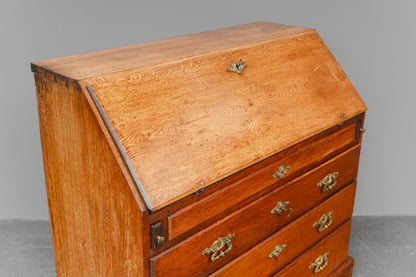 Biedermeier Schrägklappen-Sekretär in Eiche - erste Hälfte des 19.Jahrhunderts