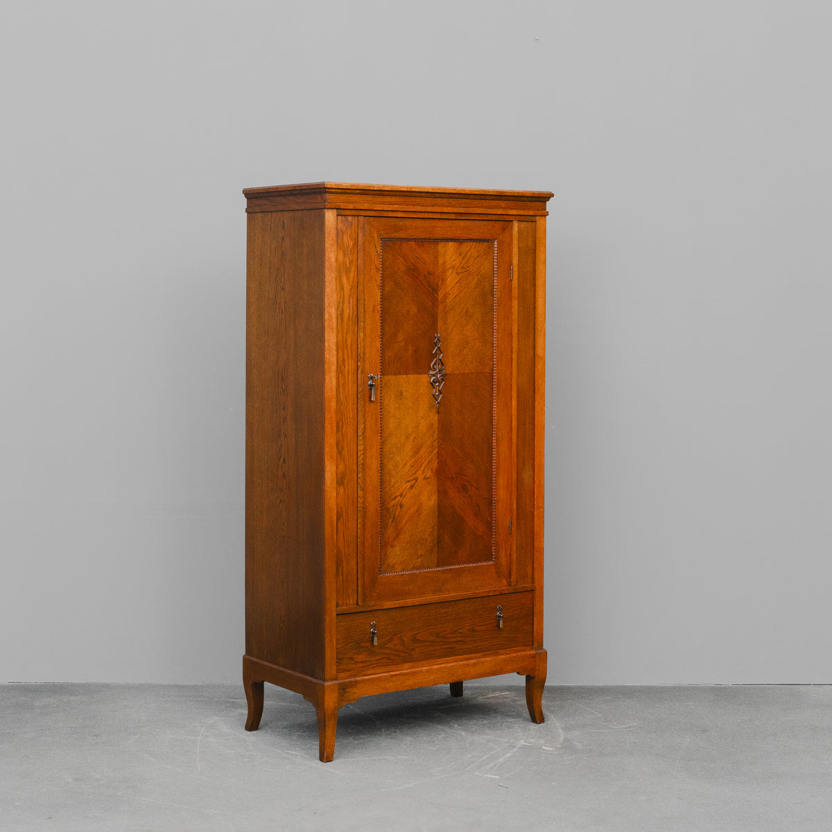 Jugendstil Wäscheschrank in Eiche - Anfang des 20.Jahrhunderts