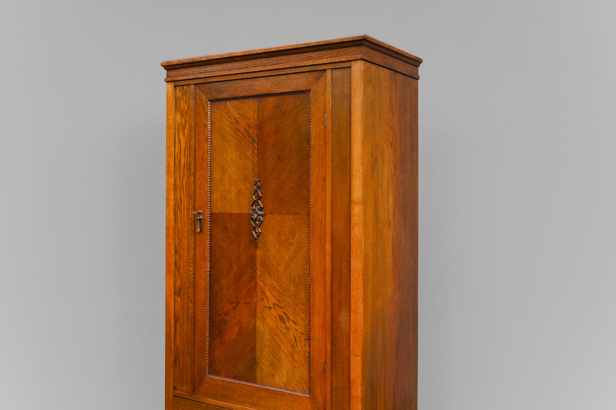 Jugendstil Wäscheschrank in Eiche - Anfang des 20.Jahrhunderts