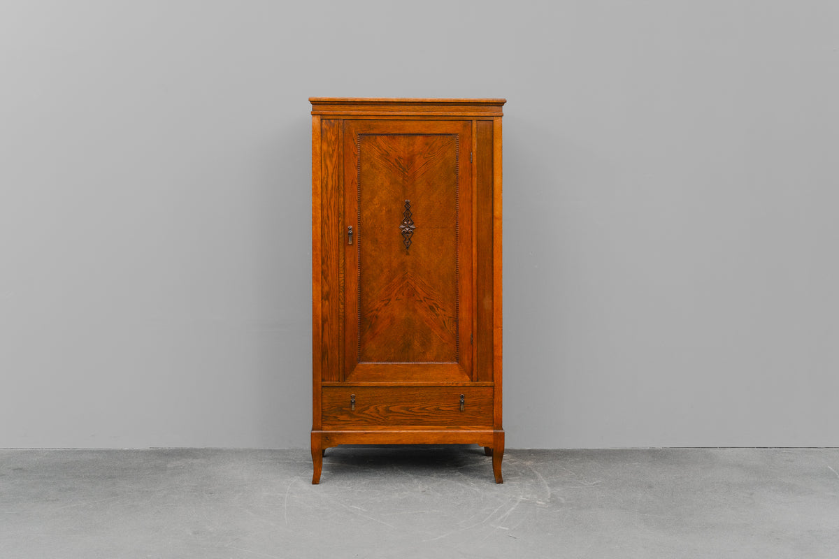 Jugendstil Wäscheschrank in Eiche - Anfang des 20.Jahrhunderts
