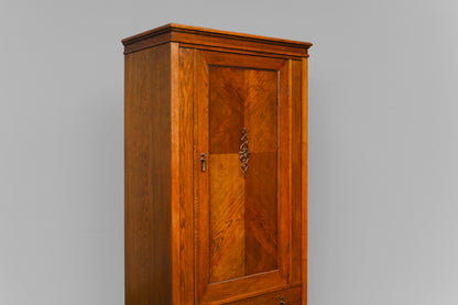Jugendstil Wäscheschrank in Eiche - Anfang des 20.Jahrhunderts