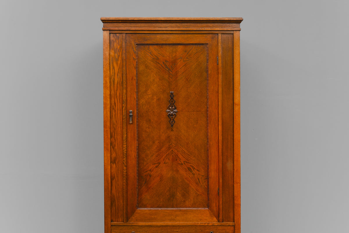 Jugendstil Wäscheschrank in Eiche - Anfang des 20.Jahrhunderts