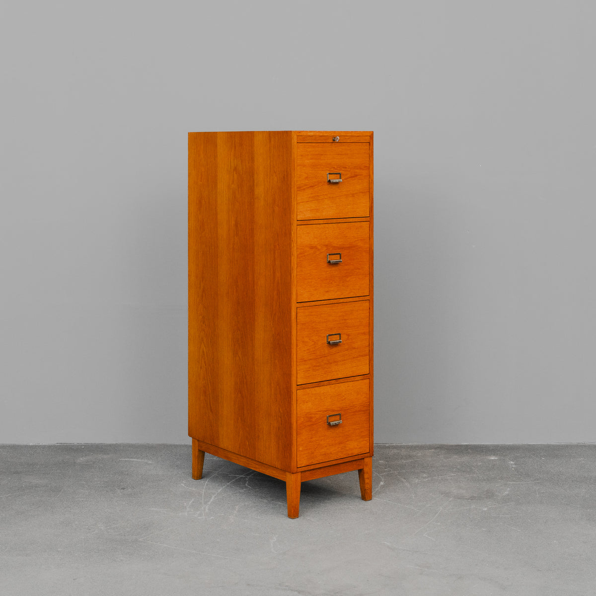 Aktenschrank im Industriedesign in Eiche - Mitte des 20.Jahrhunderts
