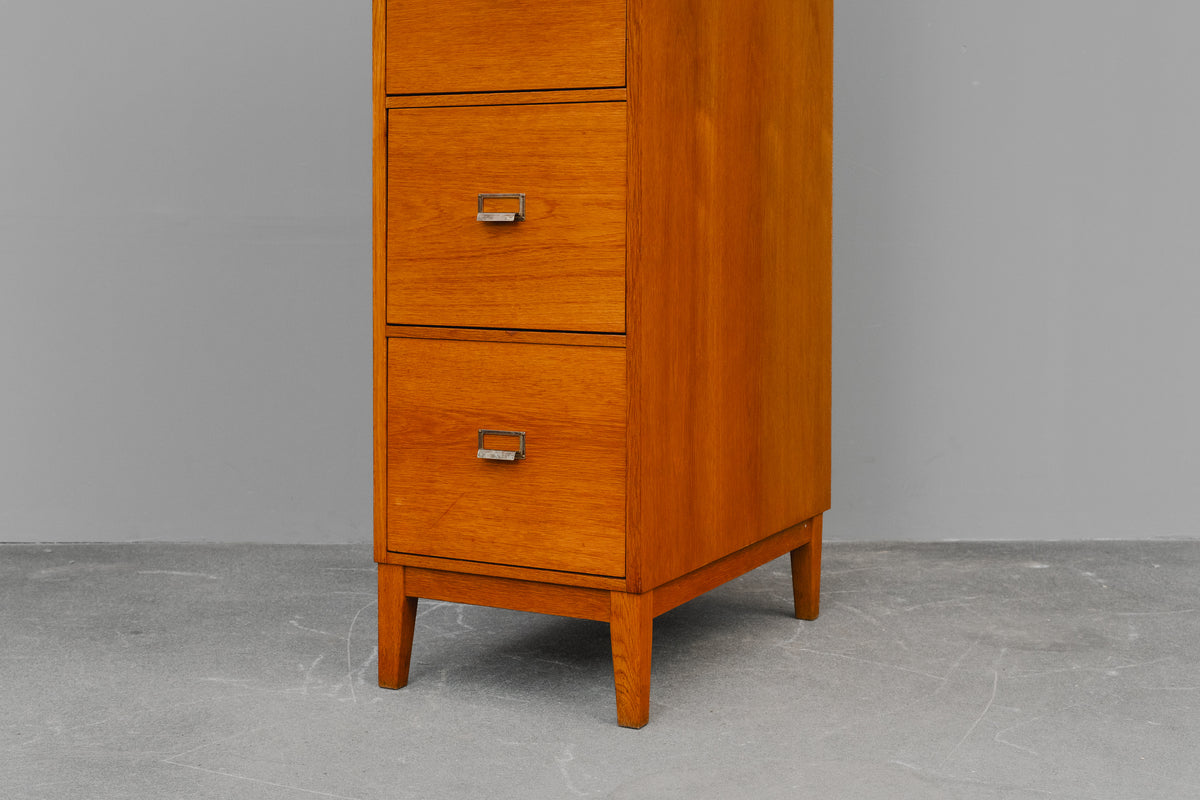 Aktenschrank im Industriedesign in Eiche - Mitte des 20.Jahrhunderts