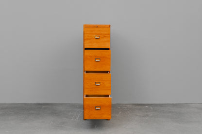 Aktenschrank im Industriedesign in Eiche - Mitte des 20.Jahrhunderts