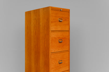 Aktenschrank im Industriedesign in Eiche - Mitte des 20.Jahrhunderts