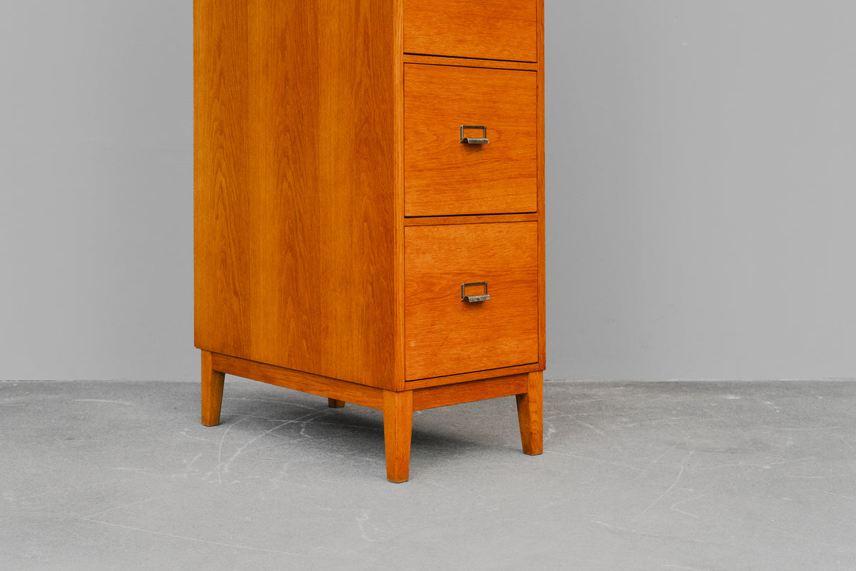 Aktenschrank im Industriedesign in Eiche - Mitte des 20.Jahrhunderts