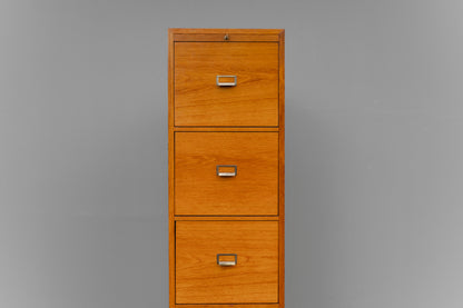 Aktenschrank im Industriedesign in Eiche - Mitte des 20.Jahrhunderts