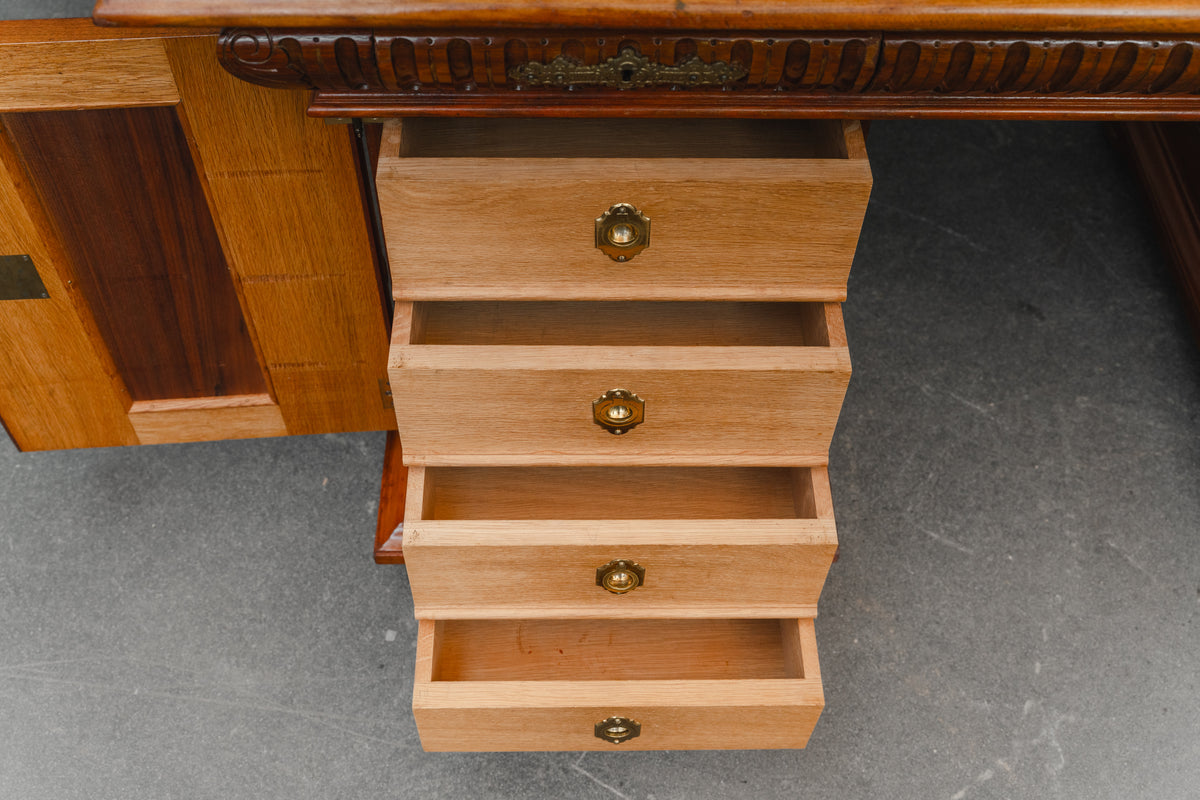 großer Gründerzeit Schreibtisch in Nussbaum - Ende des 19.Jahrhunderts