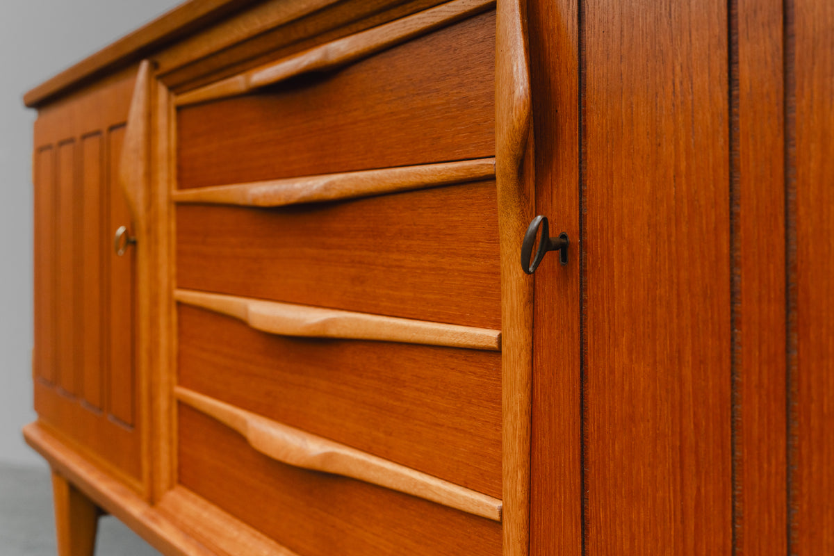 Mid-Century Sideboard in Teak - Mitte des 20.Jahrhunderts