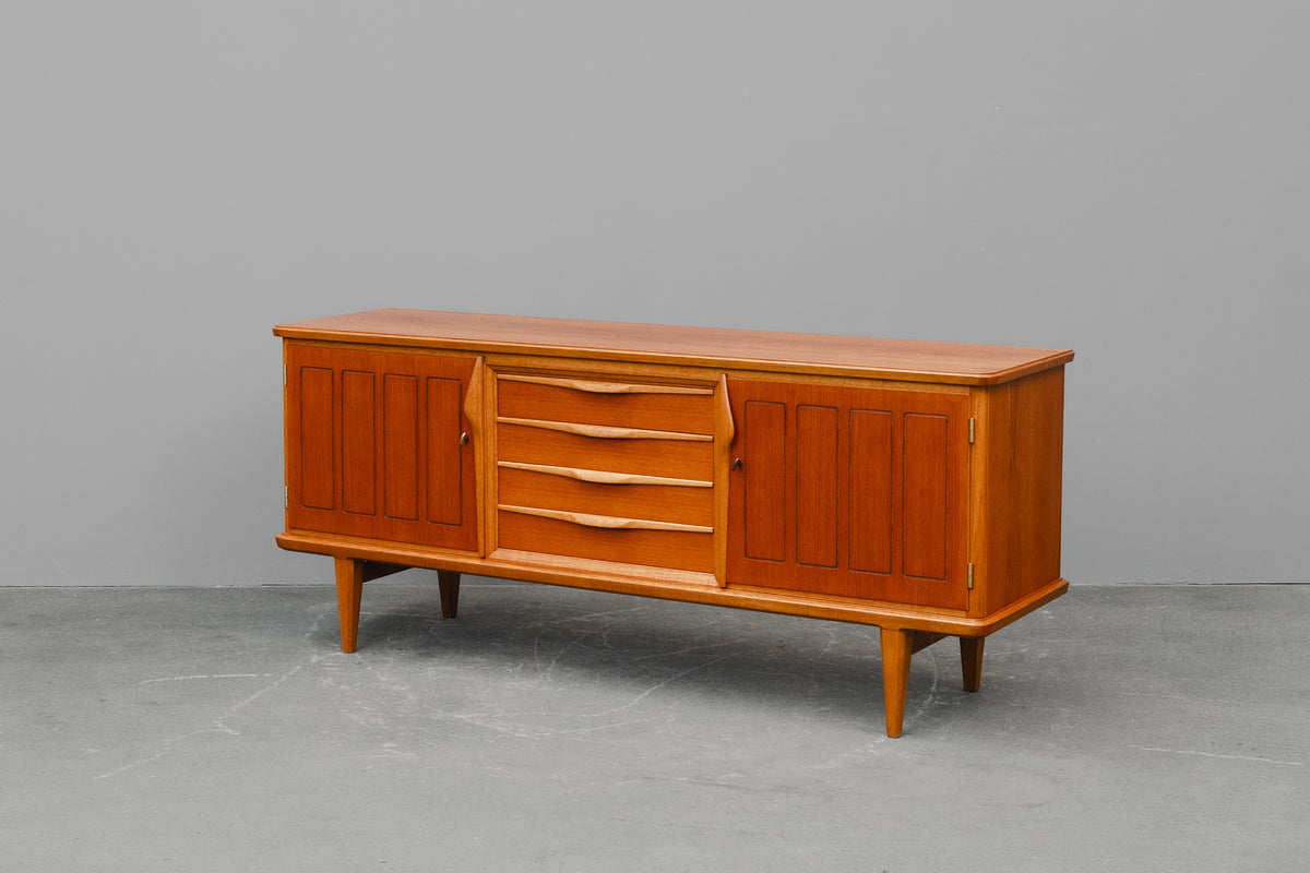 Mid-Century Sideboard in Teak - Mitte des 20.Jahrhunderts