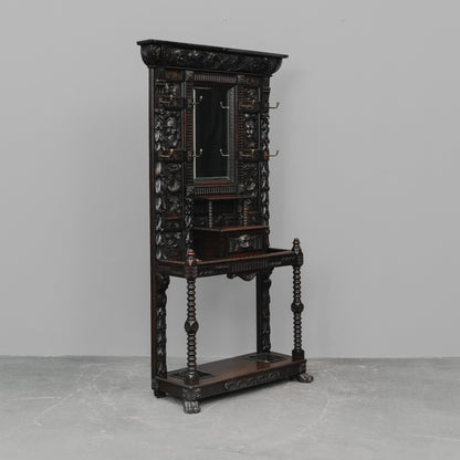 Große Neorenaissance Garderobe in Nussbaum - Ende des 19.Jahrhunderts