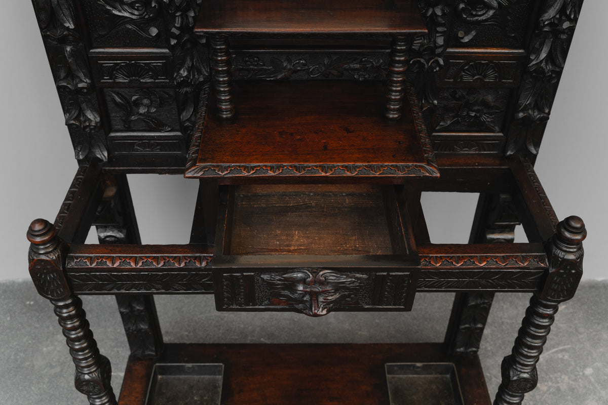 Große Neorenaissance Garderobe in Nussbaum - Ende des 19.Jahrhunderts