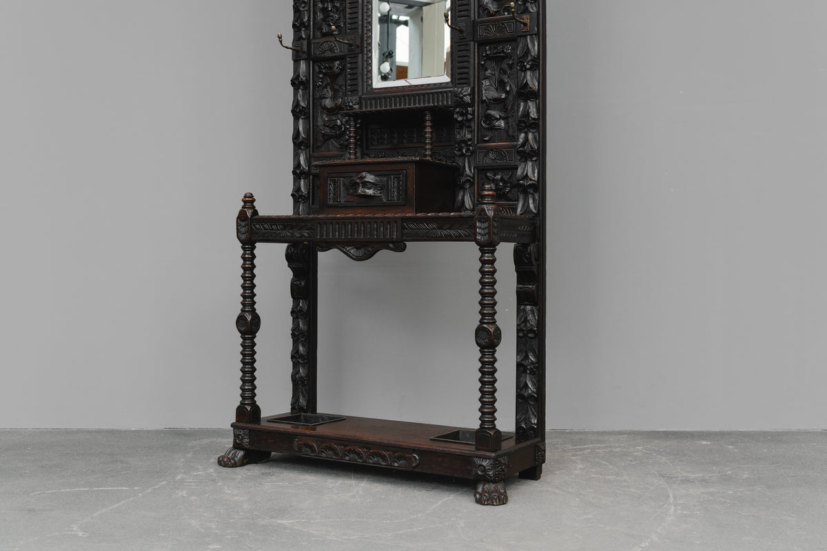 Große Neorenaissance Garderobe in Nussbaum - Ende des 19.Jahrhunderts