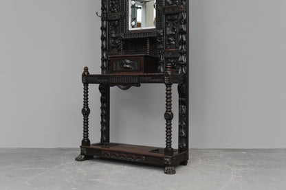 Große Neorenaissance Garderobe in Nussbaum - Ende des 19.Jahrhunderts