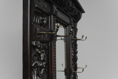 Große Neorenaissance Garderobe in Nussbaum - Ende des 19.Jahrhunderts
