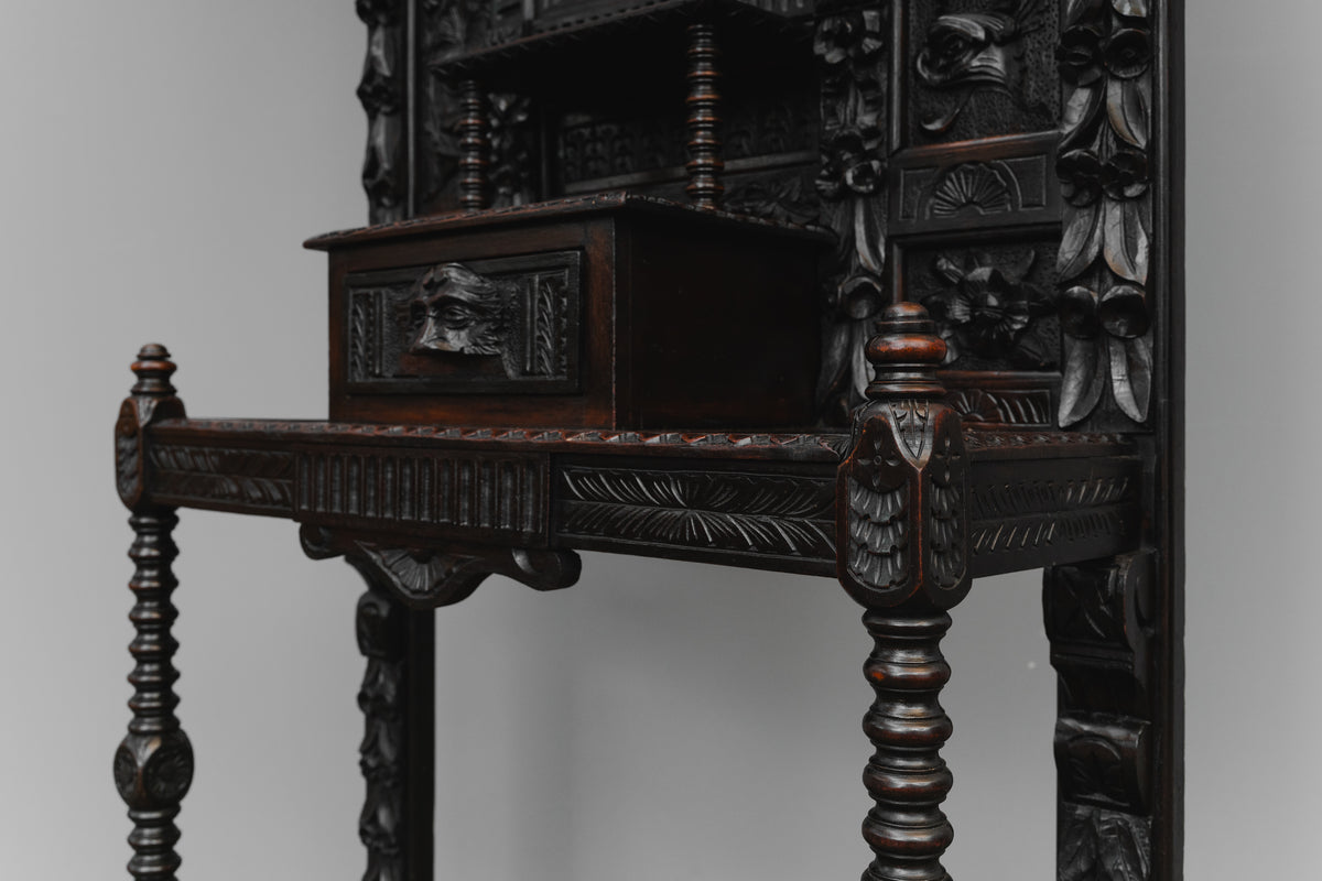 Große Neorenaissance Garderobe in Nussbaum - Ende des 19.Jahrhunderts