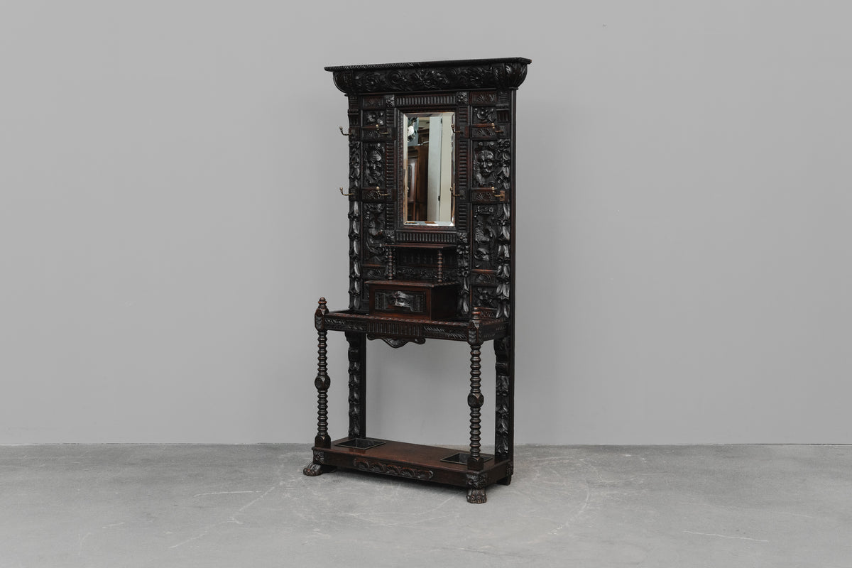 Große Neorenaissance Garderobe in Nussbaum - Ende des 19.Jahrhunderts