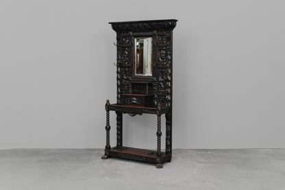Große Neorenaissance Garderobe in Nussbaum - Ende des 19.Jahrhunderts