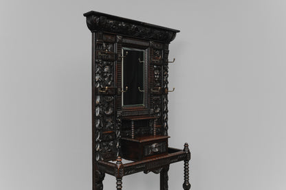 Große Neorenaissance Garderobe in Nussbaum - Ende des 19.Jahrhunderts