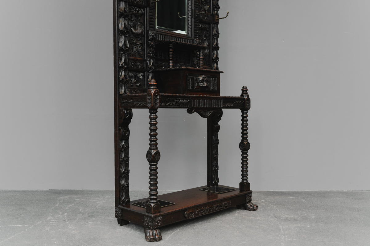 Große Neorenaissance Garderobe in Nussbaum - Ende des 19.Jahrhunderts