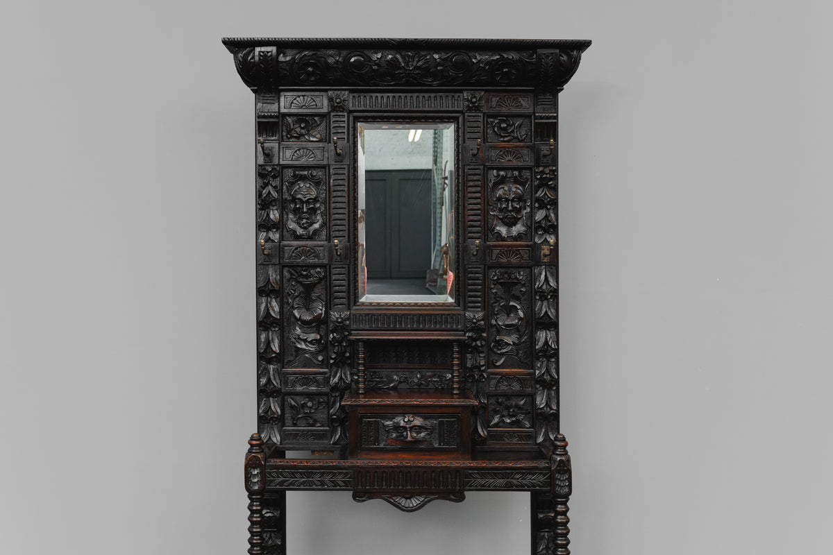 Große Neorenaissance Garderobe in Nussbaum - Ende des 19.Jahrhunderts