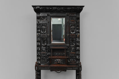 Große Neorenaissance Garderobe in Nussbaum - Ende des 19.Jahrhunderts