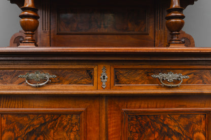 Gründerzeit Buffetschrank in Nussbaum - zweite Hälfte des 19.Jahrhunderts
