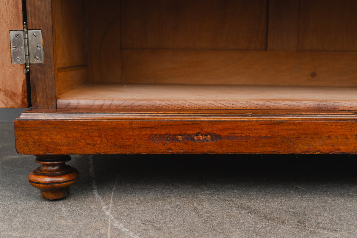 Gründerzeit Buffetschrank in Nussbaum - zweite Hälfte des 19.Jahrhunderts