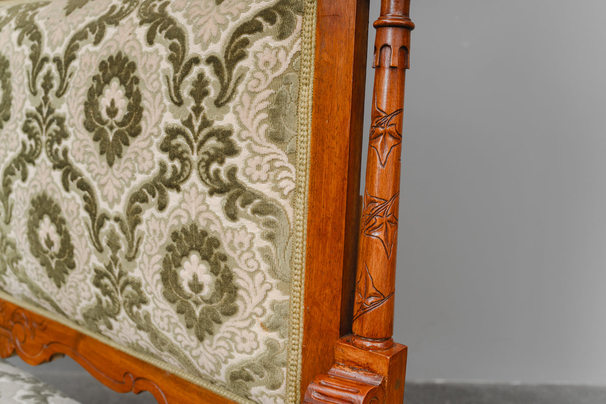 Gründerzeit Sofa / Bank in Nussbaum - zweite Hälfte des 19.Jahrhunderts