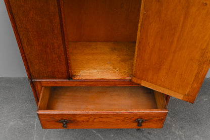 Garderobenschrank / Kleiderschrank im Englischen Stil - um 1900