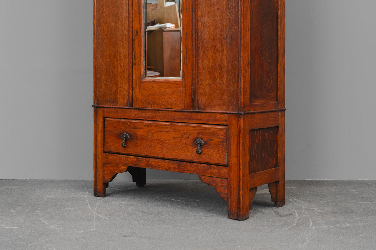 Garderobenschrank / Kleiderschrank im Englischen Stil - um 1900