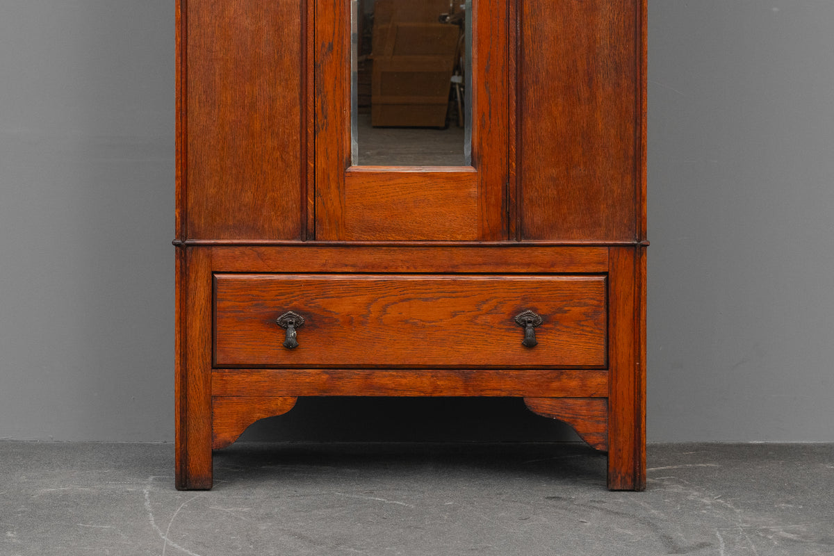Garderobenschrank / Kleiderschrank im Englischen Stil - um 1900