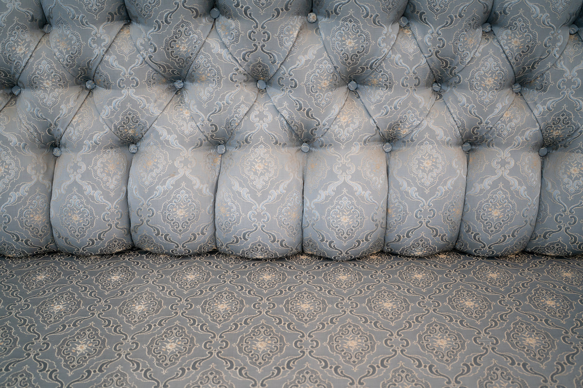 Zweisitzer Sofa im Antik Stil in Buche - zweite Hälfte des 20.Jahrhunderts