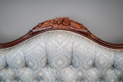 Zweisitzer Sofa im Antik Stil in Buche - zweite Hälfte des 20.Jahrhunderts