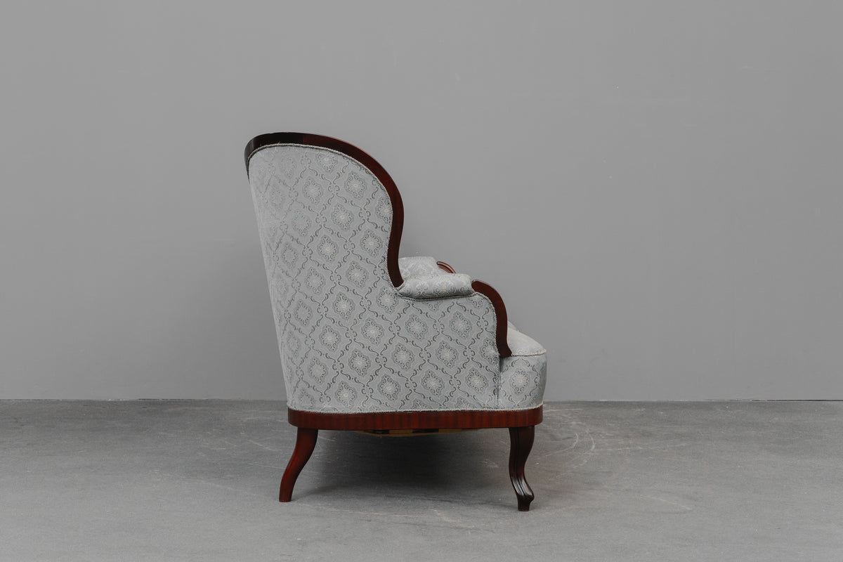 Zweisitzer Sofa im Antik Stil in Buche - zweite Hälfte des 20.Jahrhunderts