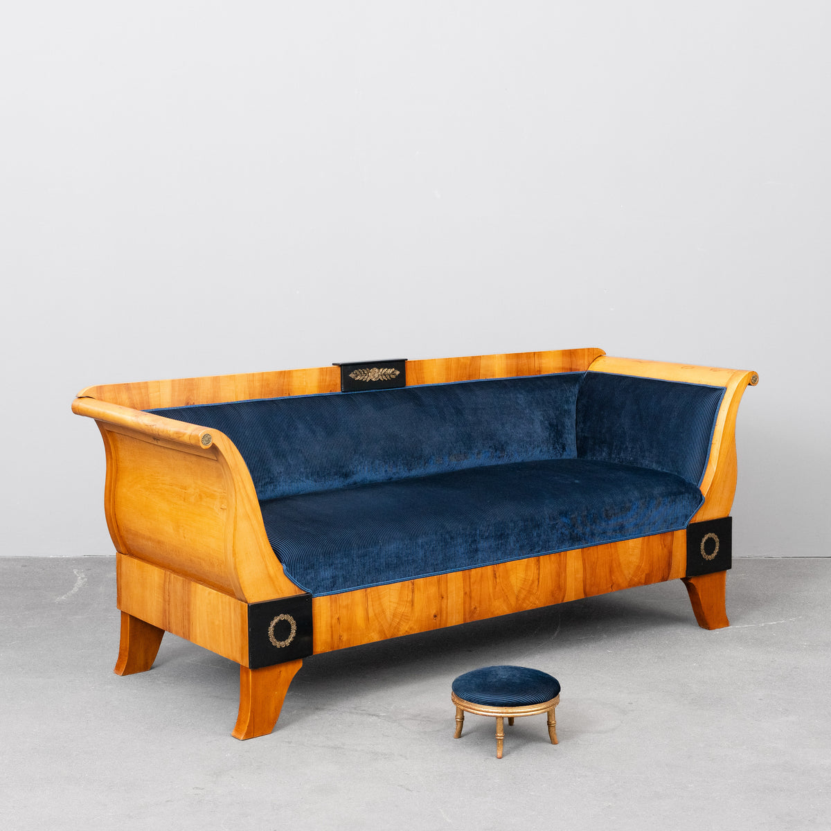 großes Biedermeier Sofa in Kirsche - erste Hälfte des 19.Jahrhunderts