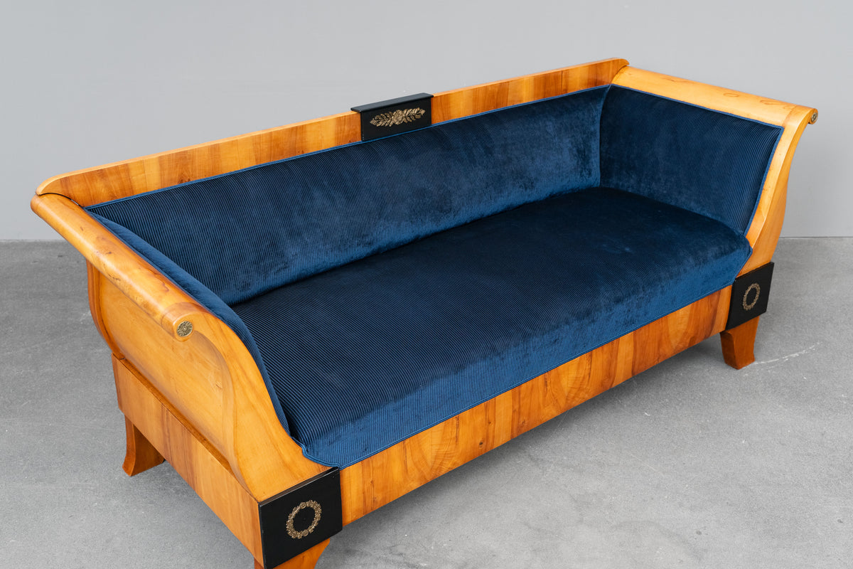 großes Biedermeier Sofa in Kirsche - erste Hälfte des 19.Jahrhunderts
