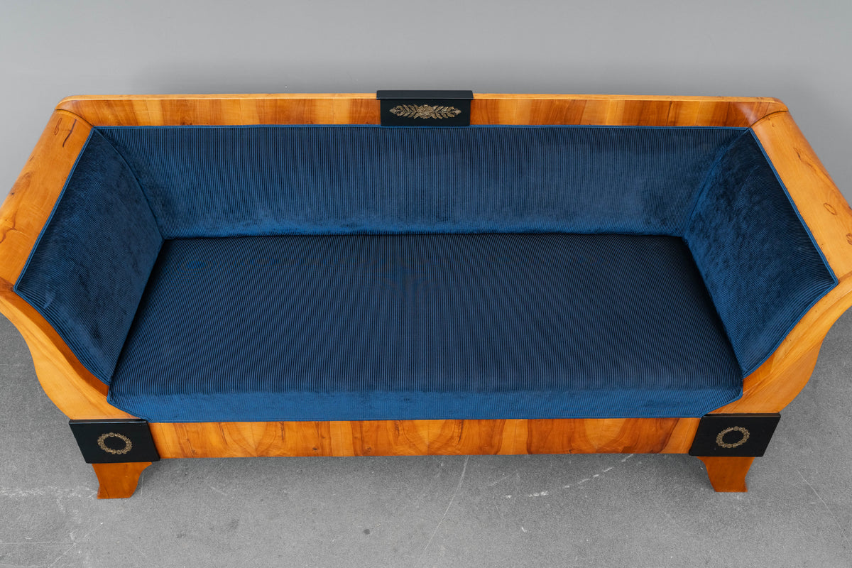 großes Biedermeier Sofa in Kirsche - erste Hälfte des 19.Jahrhunderts