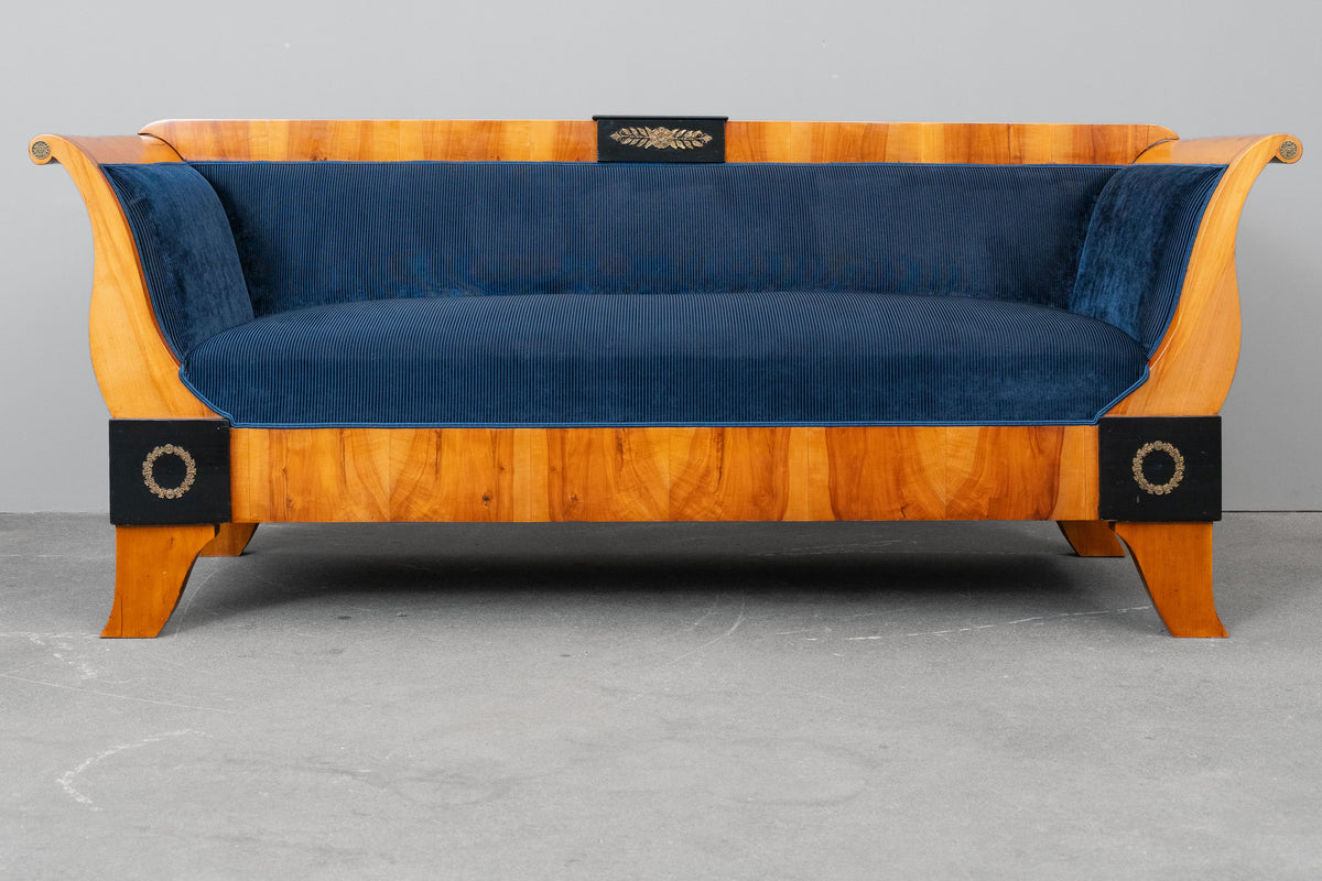 großes Biedermeier Sofa in Kirsche - erste Hälfte des 19.Jahrhunderts