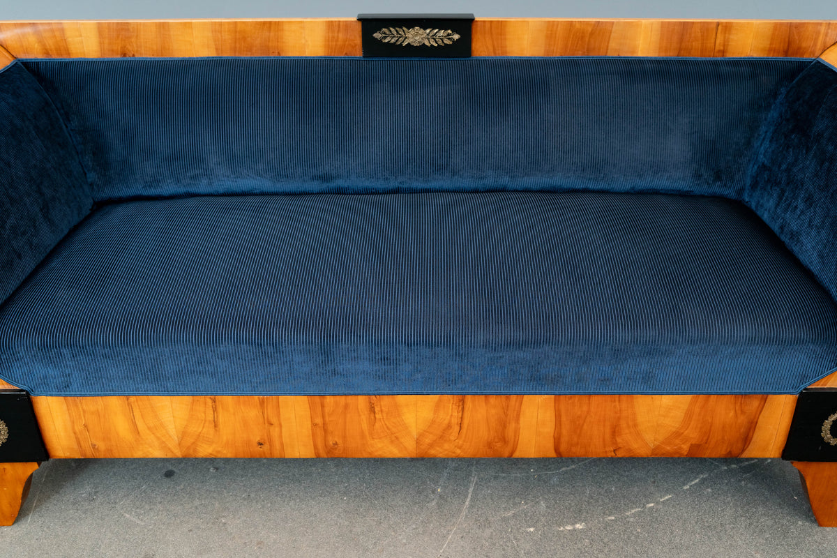 großes Biedermeier Sofa in Kirsche - erste Hälfte des 19.Jahrhunderts
