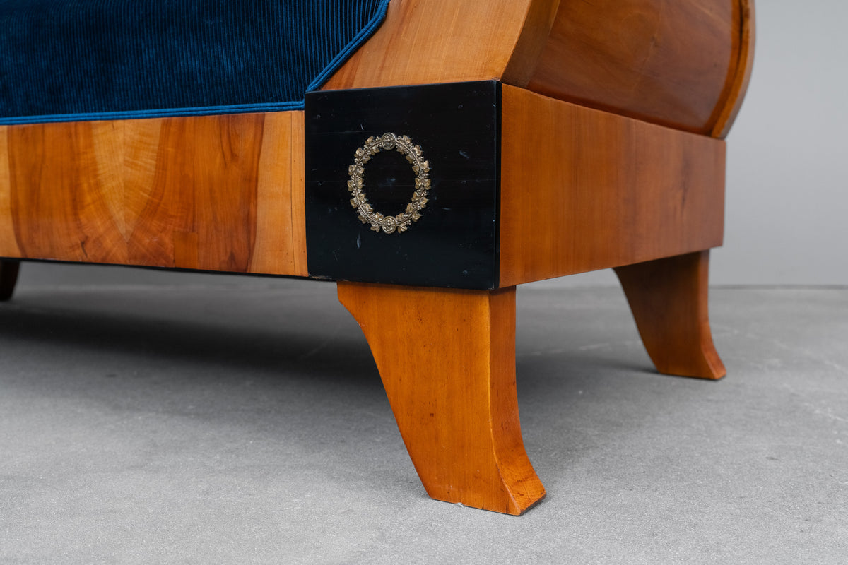 großes Biedermeier Sofa in Kirsche - erste Hälfte des 19.Jahrhunderts