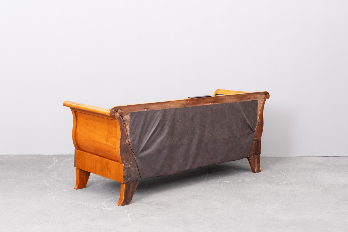großes Biedermeier Sofa in Kirsche - erste Hälfte des 19.Jahrhunderts