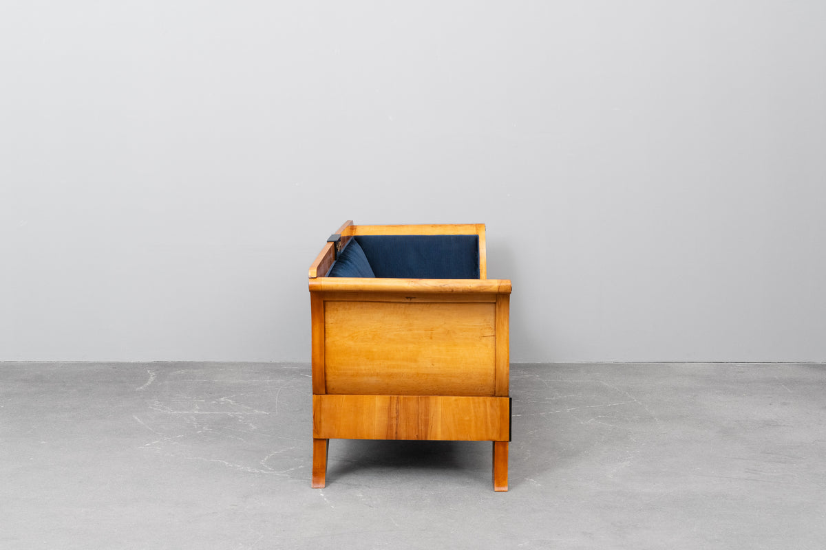 großes Biedermeier Sofa in Kirsche - erste Hälfte des 19.Jahrhunderts