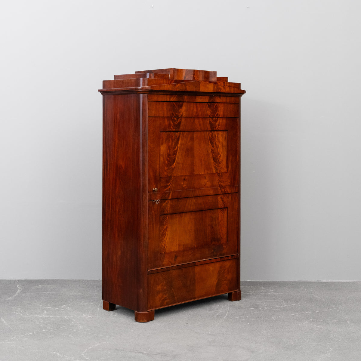 Biedermeier Garderobenschrank in Mahagoni - erste Hälfte des 19.Jahrhunderts