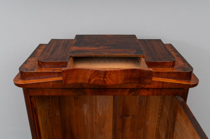 Biedermeier Garderobenschrank in Mahagoni - erste Hälfte des 19.Jahrhunderts