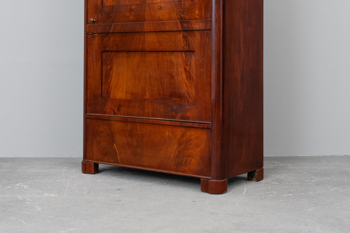 Biedermeier Garderobenschrank in Mahagoni - erste Hälfte des 19.Jahrhunderts