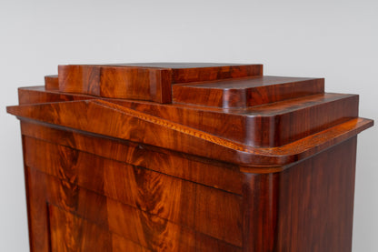 Biedermeier Garderobenschrank in Mahagoni - erste Hälfte des 19.Jahrhunderts